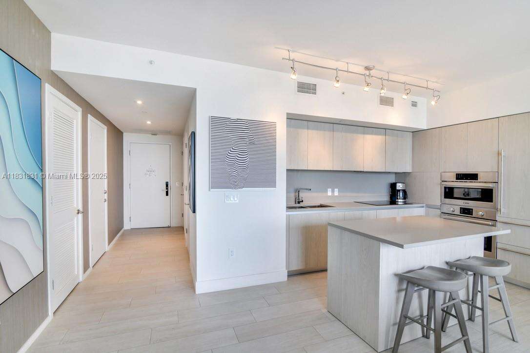 Hyde Beach House at 4010 Ocean Dr, Hollywood, FL 33019 - For Sale photo 3