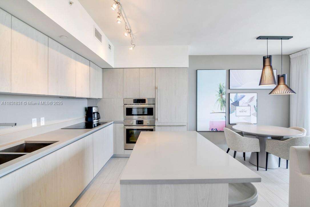 Hyde Beach House at 4010 Ocean Dr, Hollywood, FL 33019 - For Sale photo 4