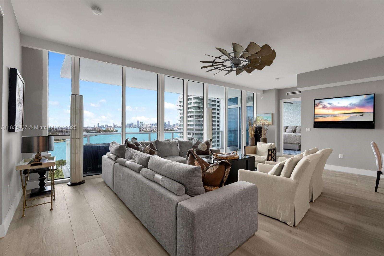 CONTINUUM ON SOUTH BEACH CONDO THE SOUTH TOWER - 100 Pointe Dr, Miami Beach, FL 33139 | Picture 2