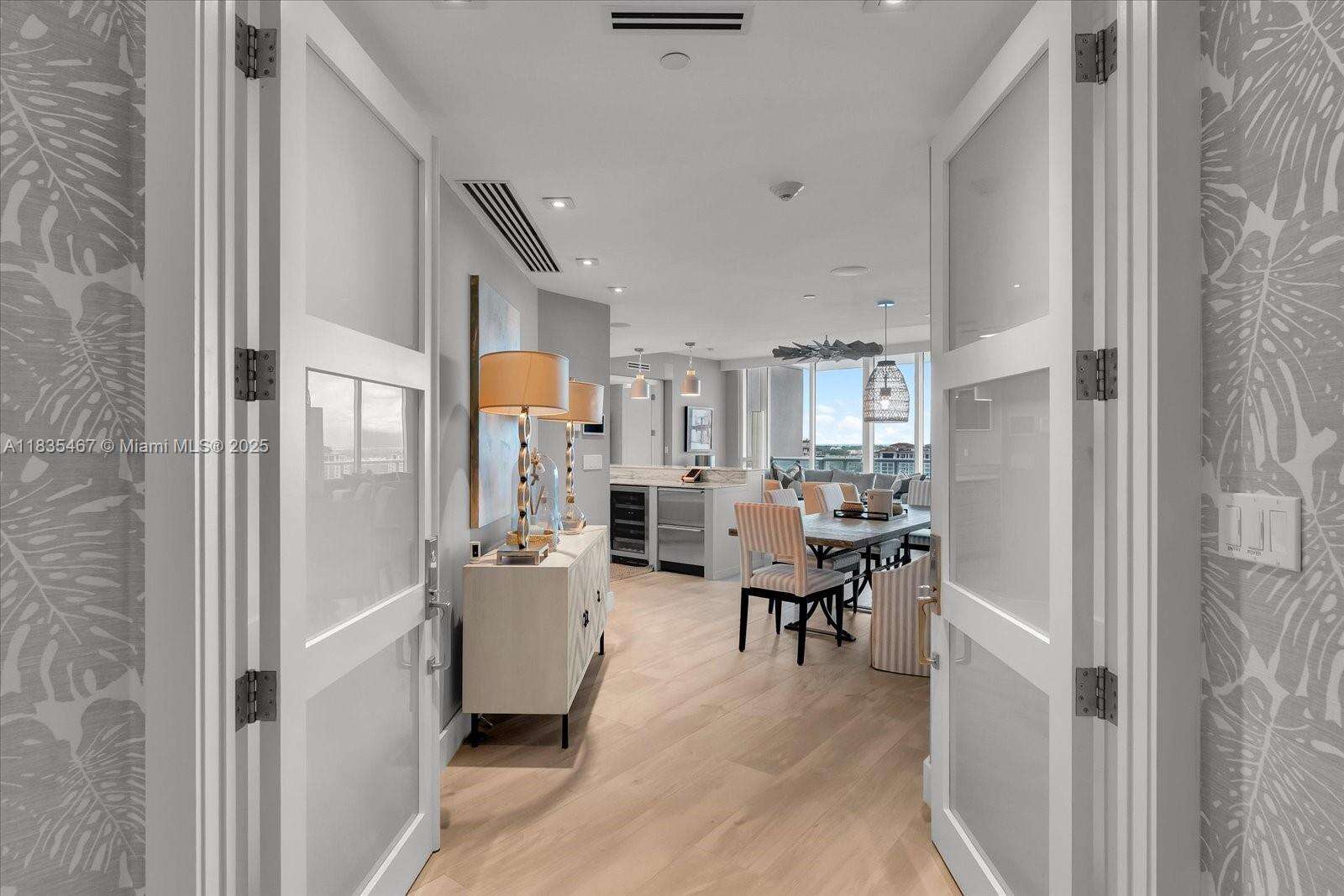 CONTINUUM ON SOUTH BEACH CONDO THE SOUTH TOWER - 100 Pointe Dr, Miami Beach, FL 33139 | Picture 7