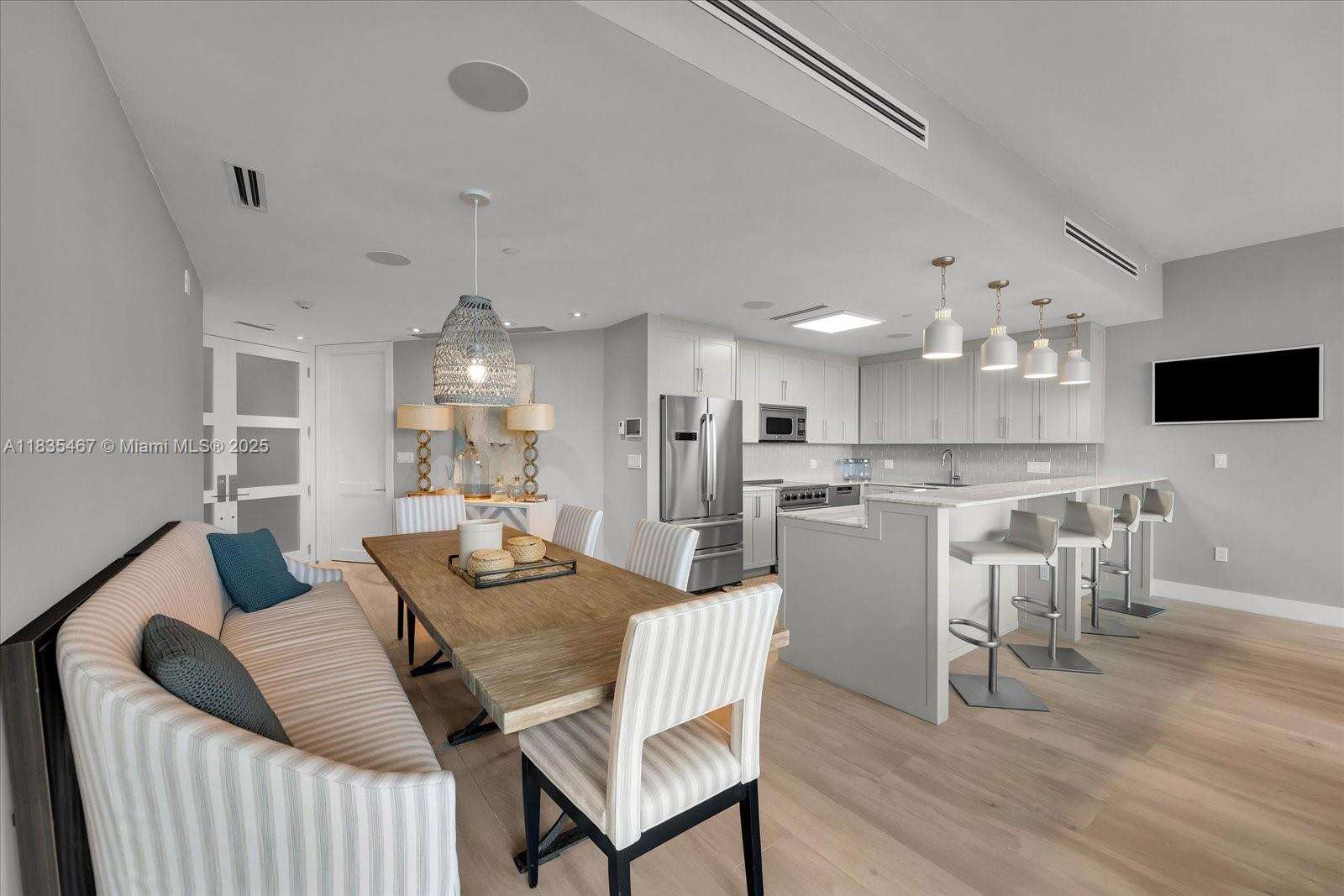 CONTINUUM ON SOUTH BEACH CONDO THE SOUTH TOWER - 100 Pointe Dr, Miami Beach, FL 33139 | Picture 9