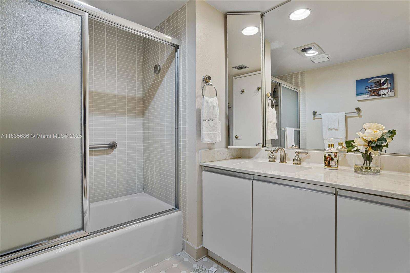 Brickell Key 1 at 520 Brickell Key Dr, Miami, FL 33131 - For Sale photo 22