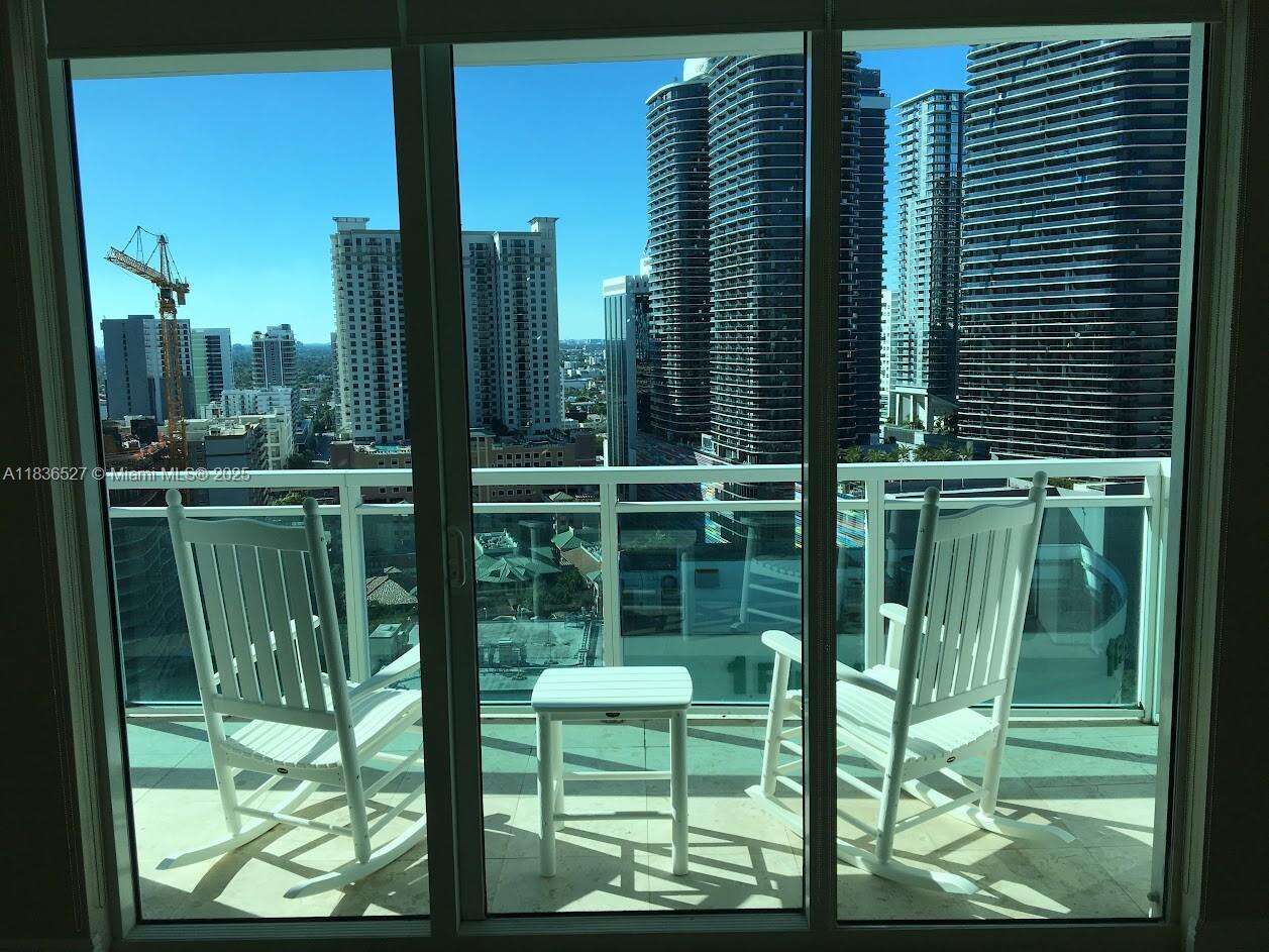 The Plaza On Brickell West at 951 Brickell Ave, Miami, FL 33131 - For Sale photo 2