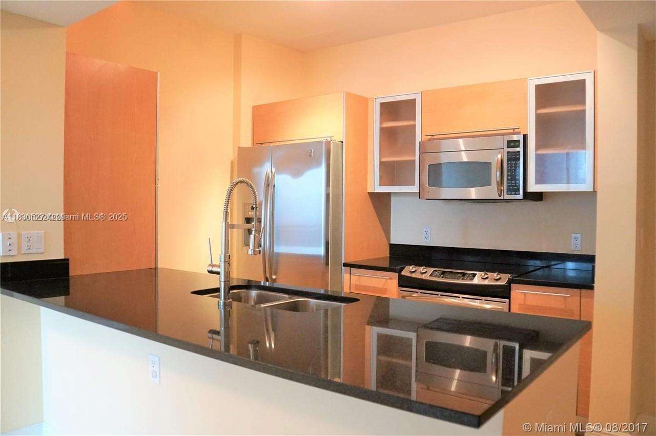 The Plaza On Brickell West at 951 Brickell Ave, Miami, FL 33131 - For Sale photo 13
