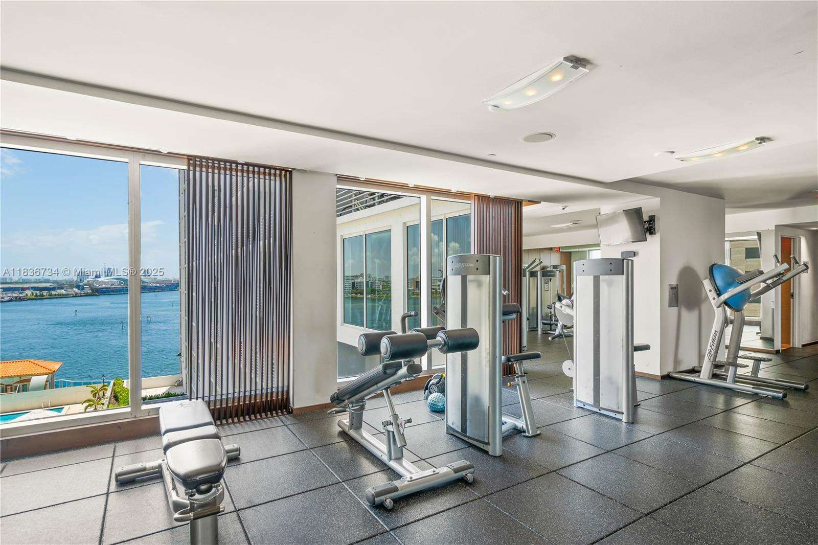 One Miami East at 335 Biscayne Blvd, Miami, FL 33131 - For Sale photo 8