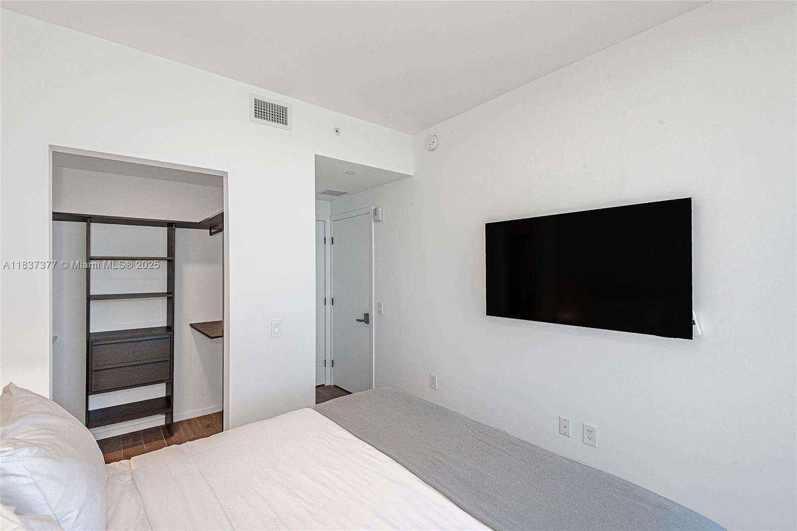 398 NE 5TH STREET - 398 5th St, Miami, FL 33132 | Picture 26