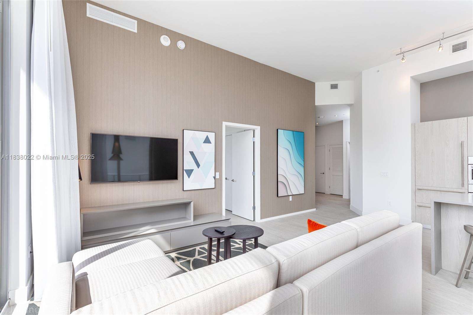 Hyde Beach House at 4010 Ocean Dr, Hollywood, FL 33019 - For Sale photo 4