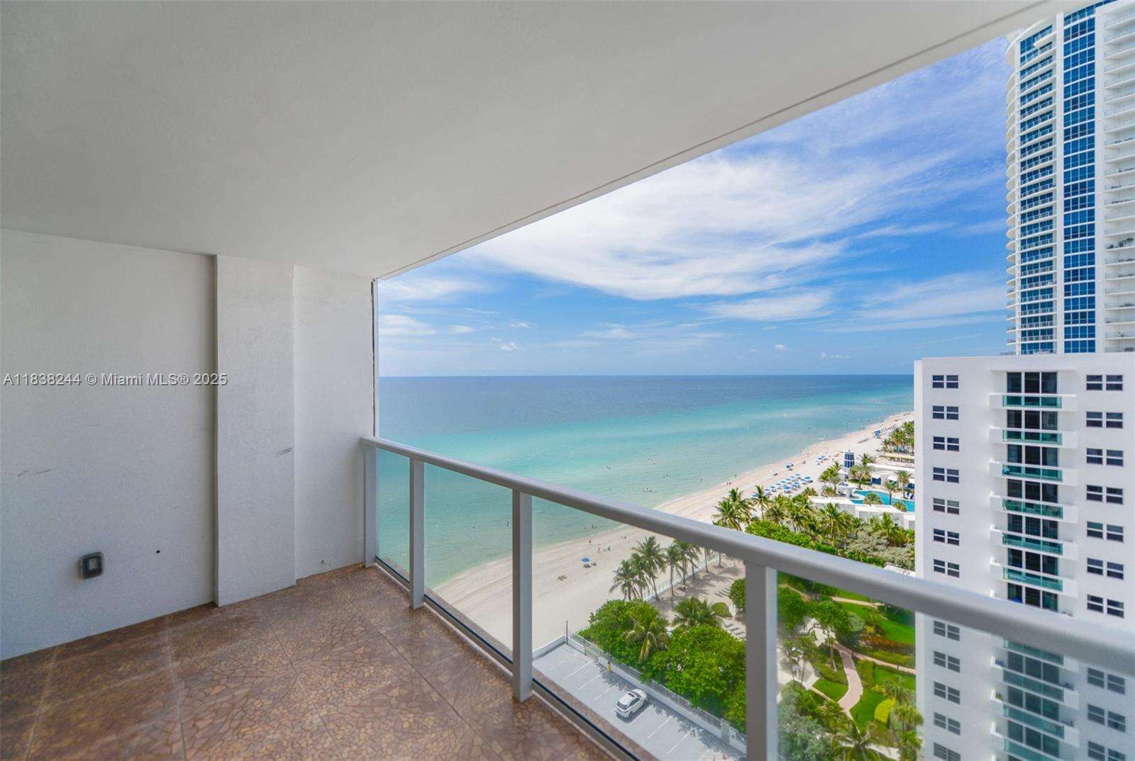 Aquarius at 2751 Ocean Dr, Hollywood, FL 33019 - For Sale photo 1