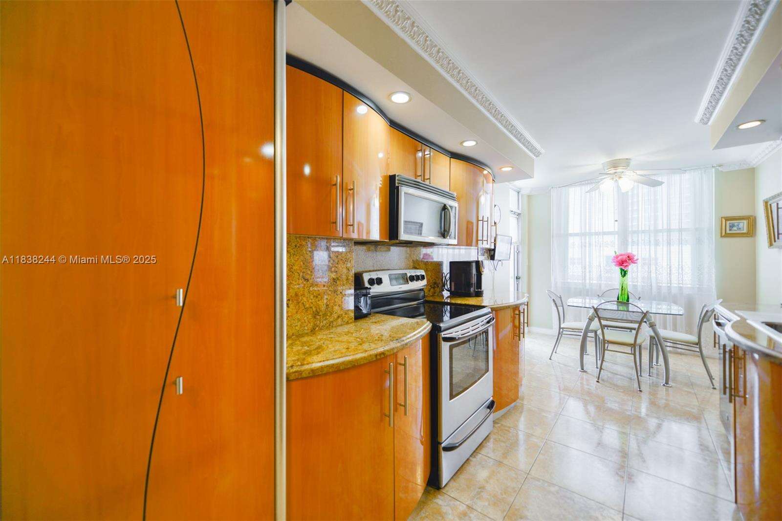 Aquarius at 2751 Ocean Dr, Hollywood, FL 33019 - For Sale photo 9