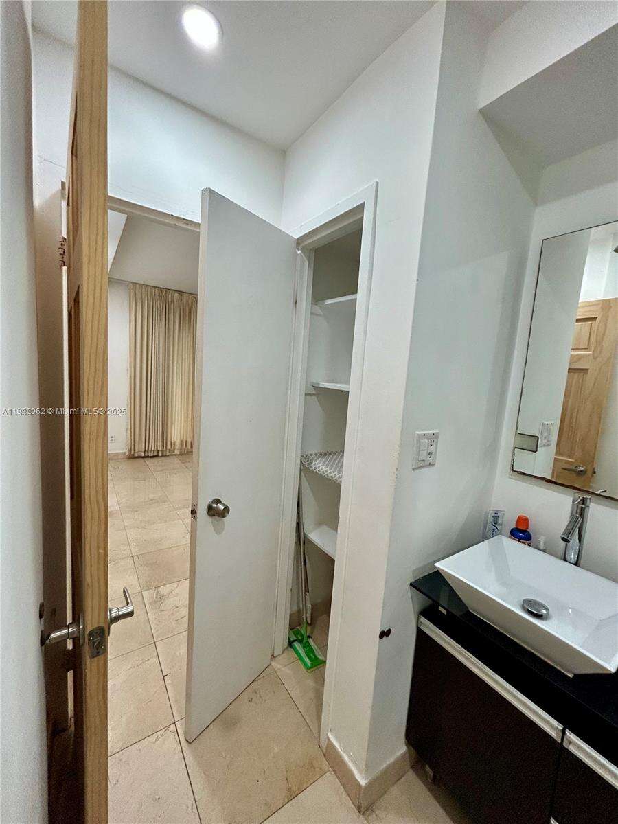 The Carriage House at 5401 Collins Ave, Miami Beach, FL 33140 - For Sale photo 28