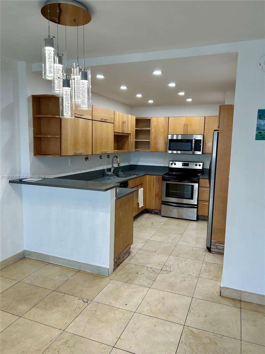 The Carriage House at 5401 Collins Ave, Miami Beach, FL 33140 - For Sale photo 32