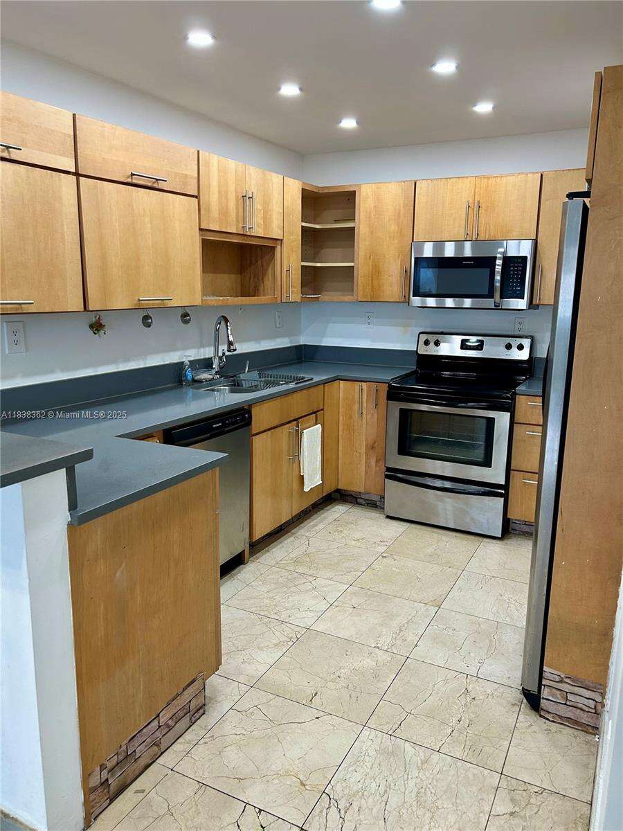 The Carriage House at 5401 Collins Ave, Miami Beach, FL 33140 - For Sale photo 35