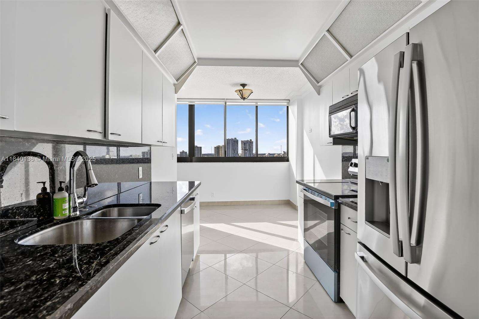 The Landmark at 20185 Country Club Dr, Aventura, FL 33180 - For Sale photo 17