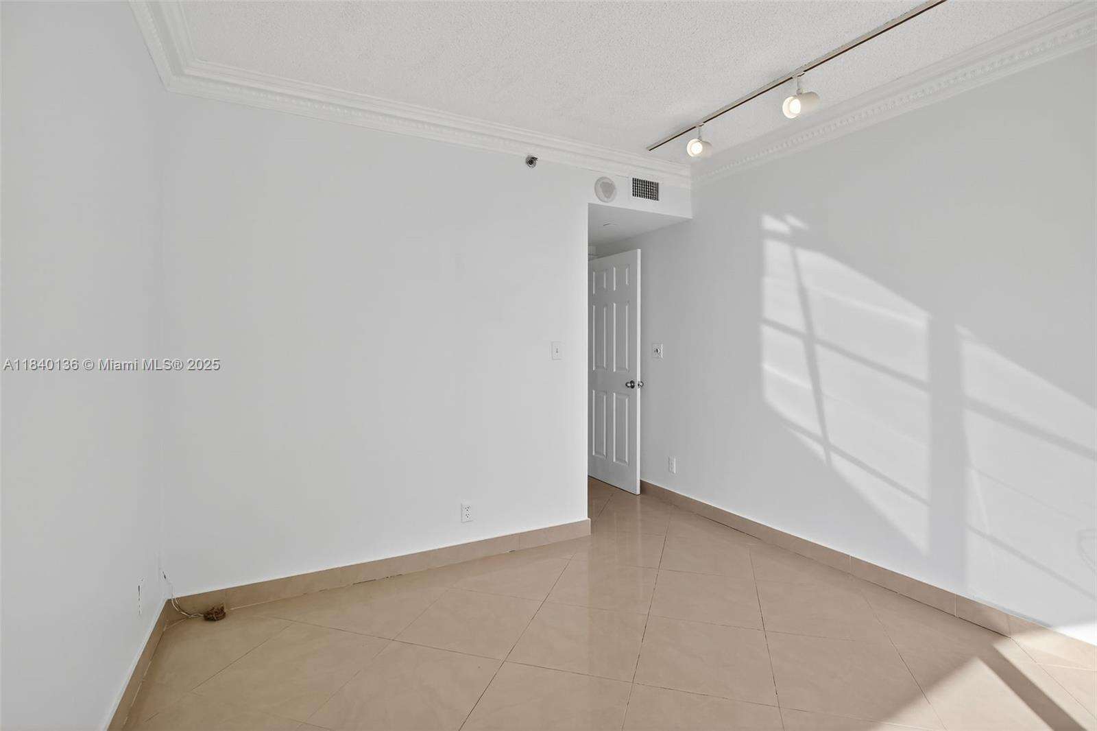 The Landmark at 20185 Country Club Dr, Aventura, FL 33180 - For Sale photo 31