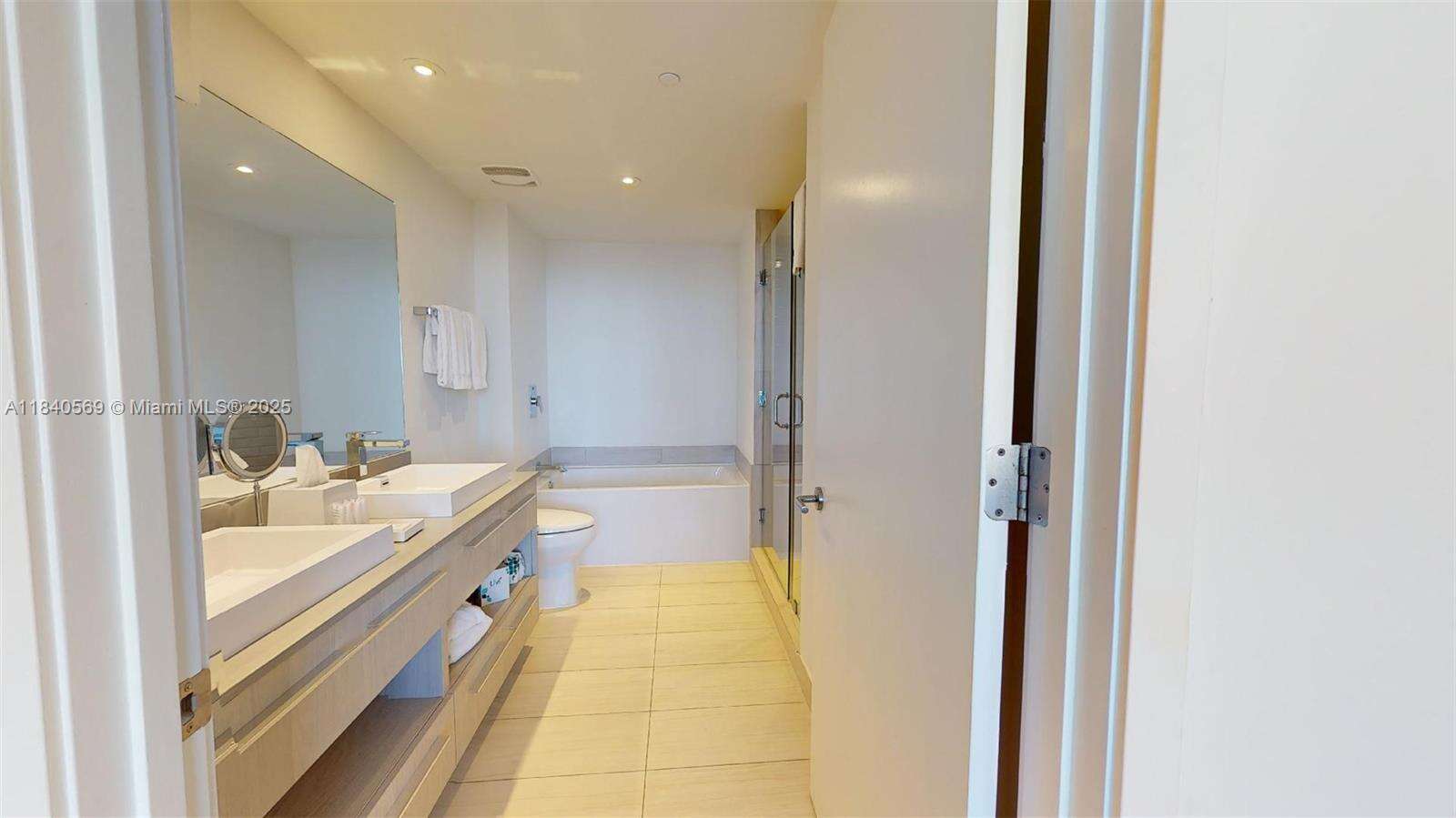 Hyde Beach House at 4010 Ocean Dr, Hollywood, FL 33019 - For Sale photo 21