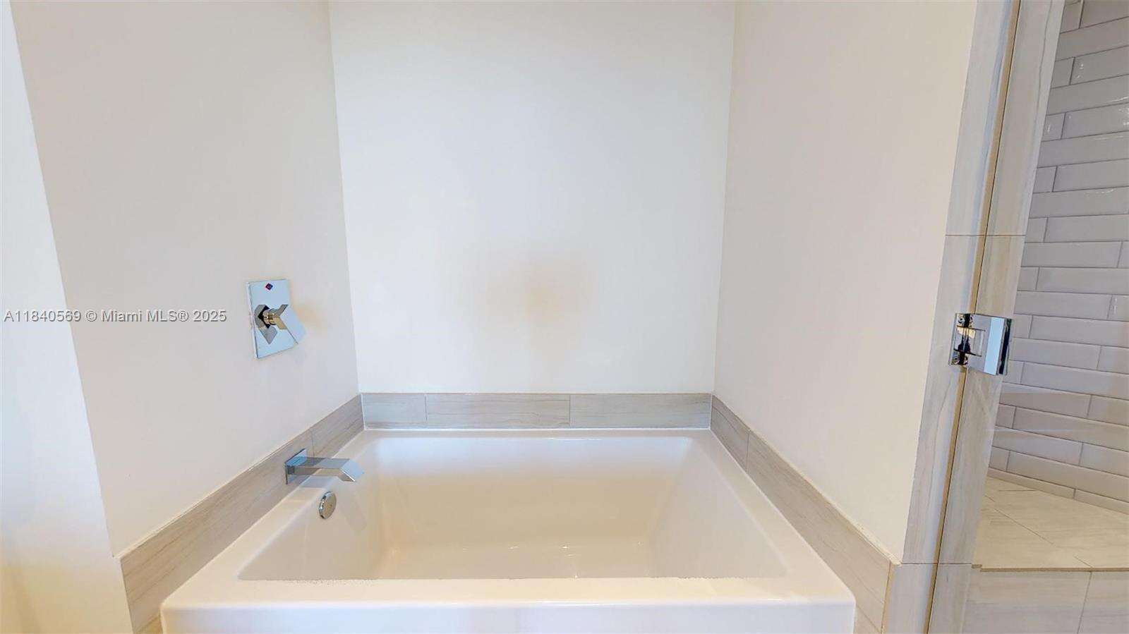 Hyde Beach House at 4010 Ocean Dr, Hollywood, FL 33019 - For Sale photo 23