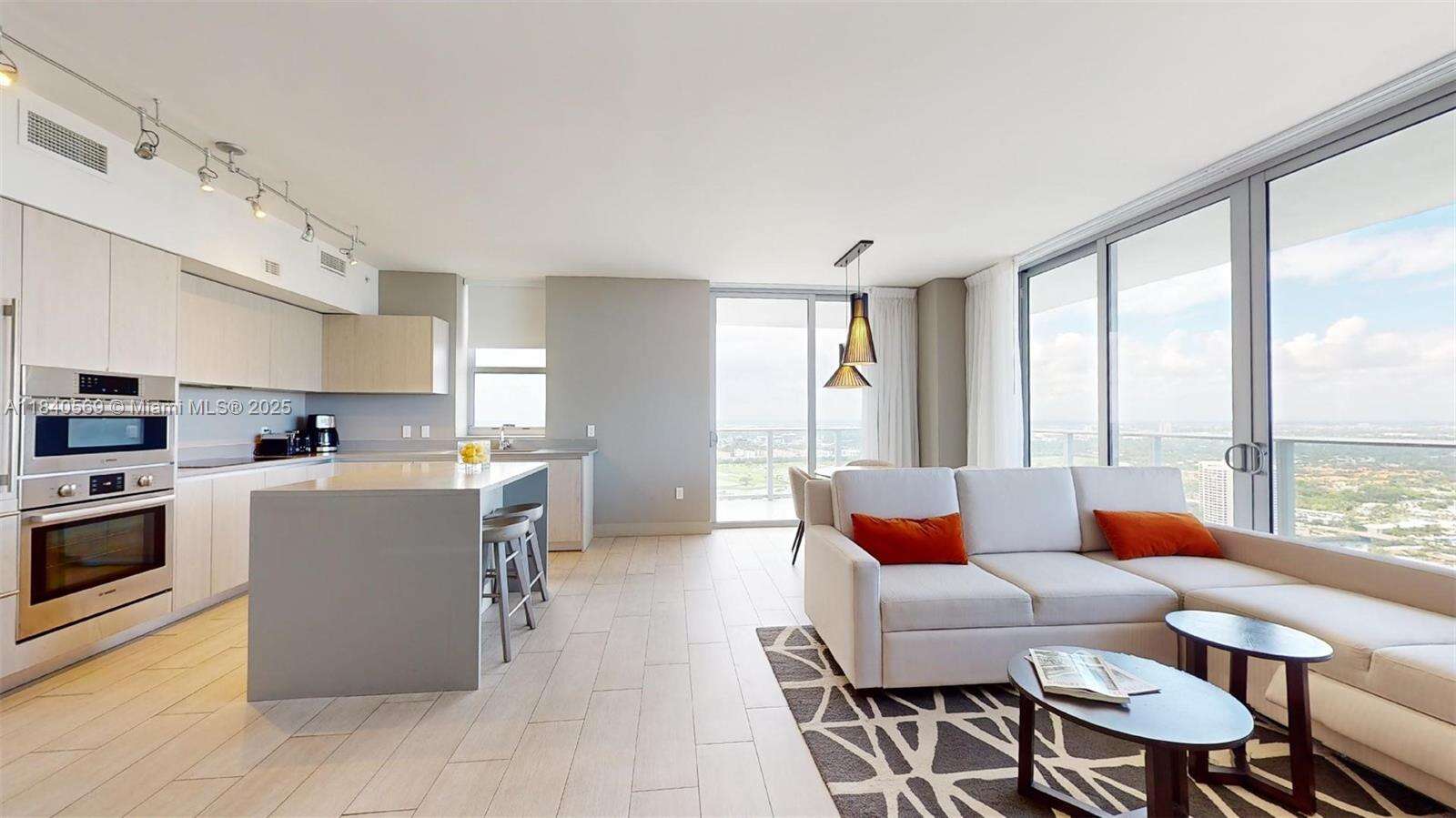 Hyde Beach House at 4010 Ocean Dr, Hollywood, FL 33019 - For Sale photo 6
