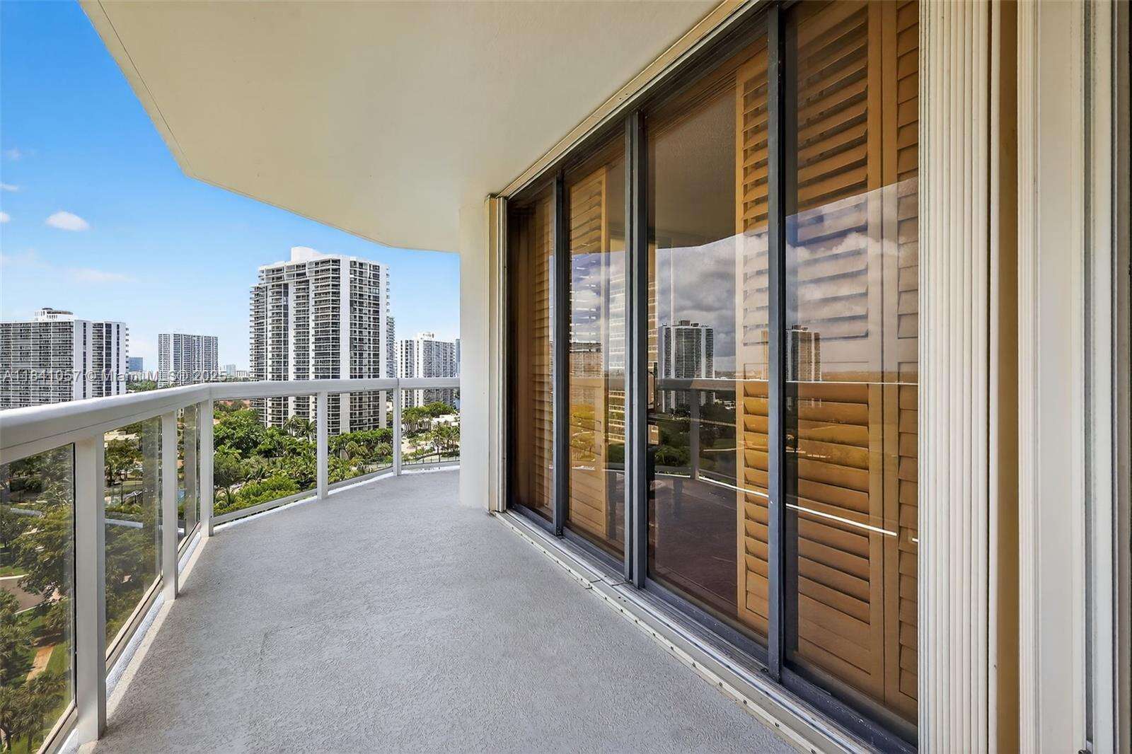 The Landmark at 20185 Country Club Dr, Aventura, FL 33180 - For Sale photo 18