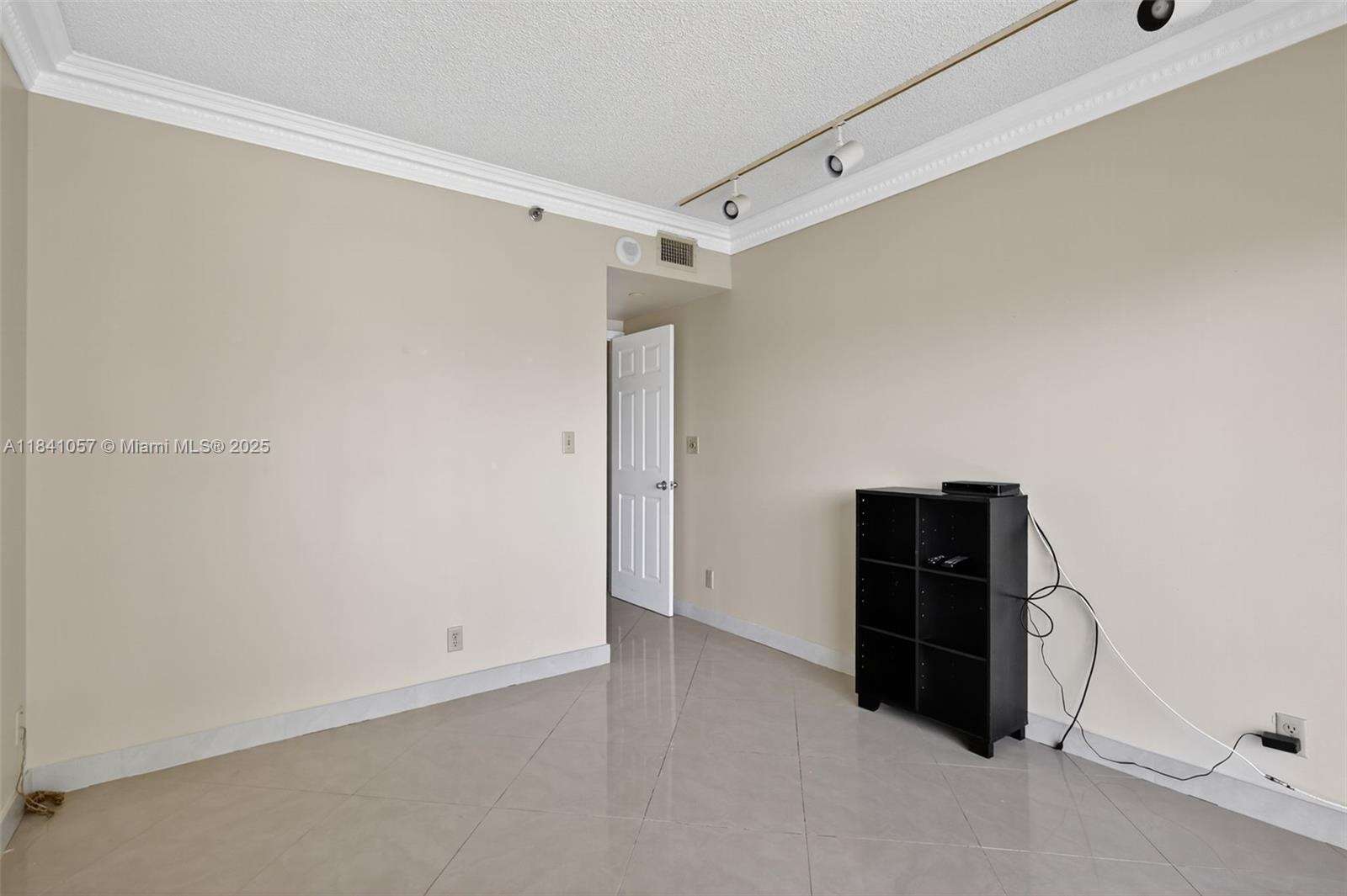 The Landmark at 20185 Country Club Dr, Aventura, FL 33180 - For Sale photo 32