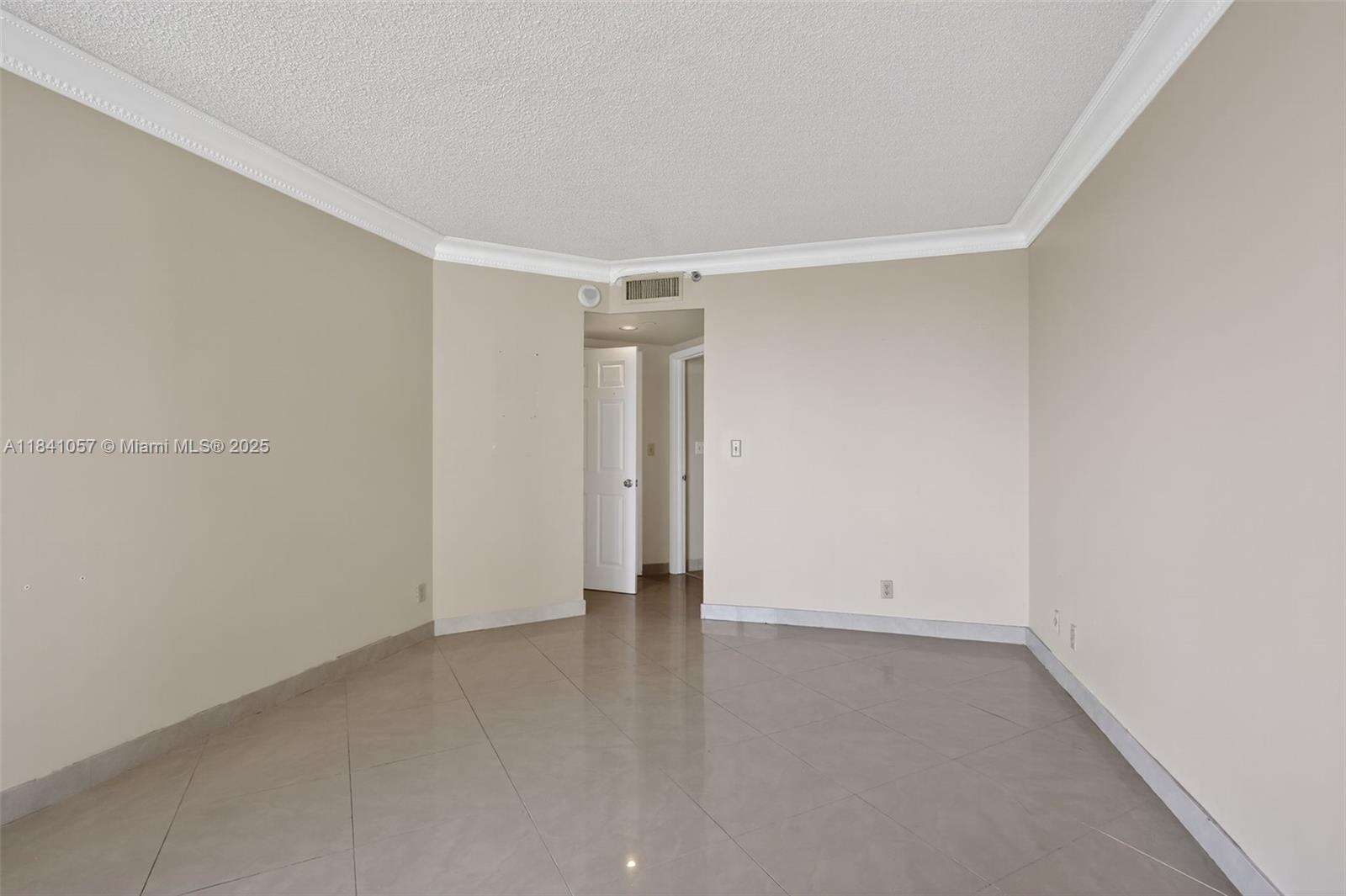 The Landmark at 20185 Country Club Dr, Aventura, FL 33180 - For Sale photo 34