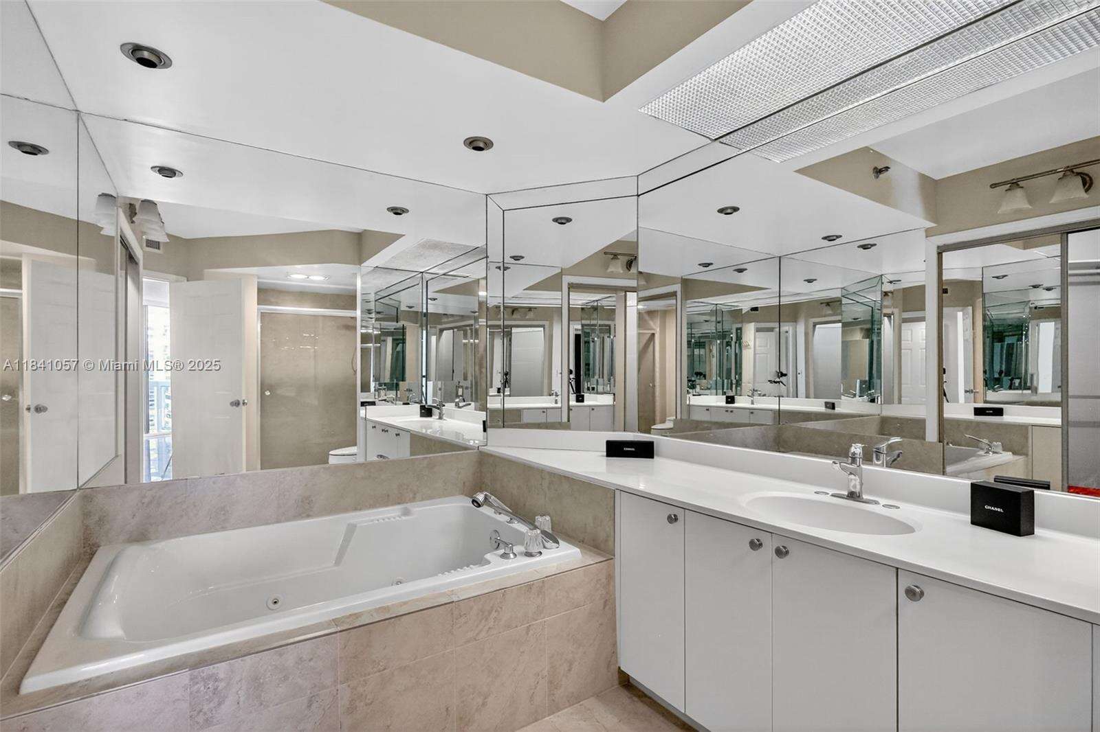 The Landmark at 20185 Country Club Dr, Aventura, FL 33180 - For Sale photo 35