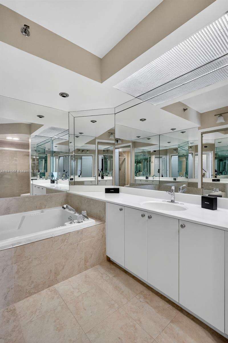 The Landmark at 20185 Country Club Dr, Aventura, FL 33180 - For Sale photo 36