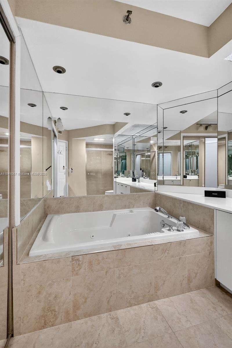 The Landmark at 20185 Country Club Dr, Aventura, FL 33180 - For Sale photo 37