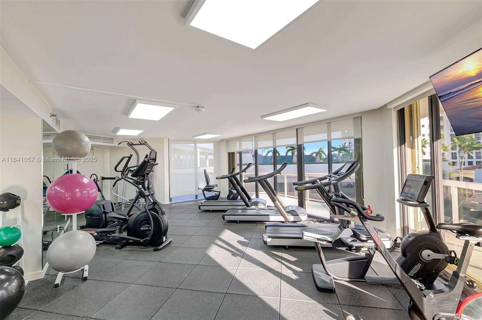 The Landmark at 20185 Country Club Dr, Aventura, FL 33180 - For Sale photo 66