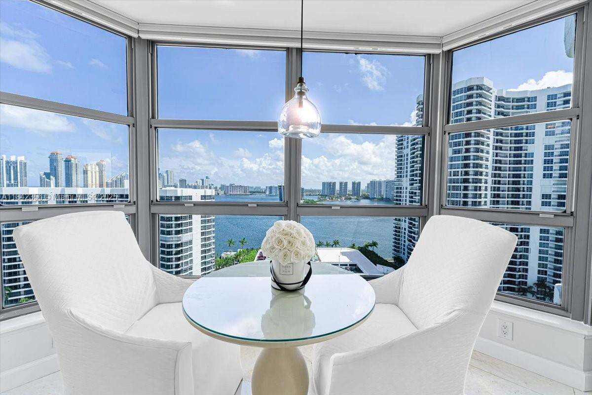 Mystic Pointe Tower 400 Condos for Sale & Rent | Picture 1