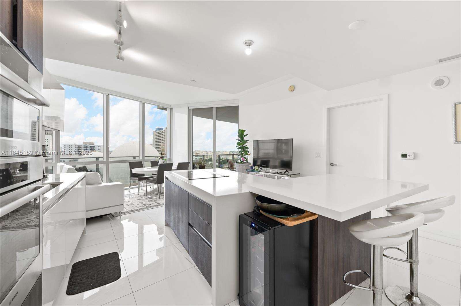 Paramount Miami Worldcenter at 851 1st Ave, Miami, FL 33132 - For Sale photo 2