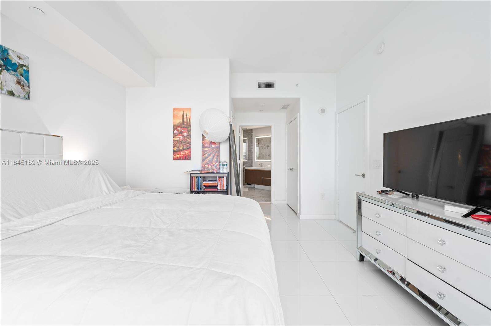 Paramount Miami Worldcenter at 851 1st Ave, Miami, FL 33132 - For Sale photo 11
