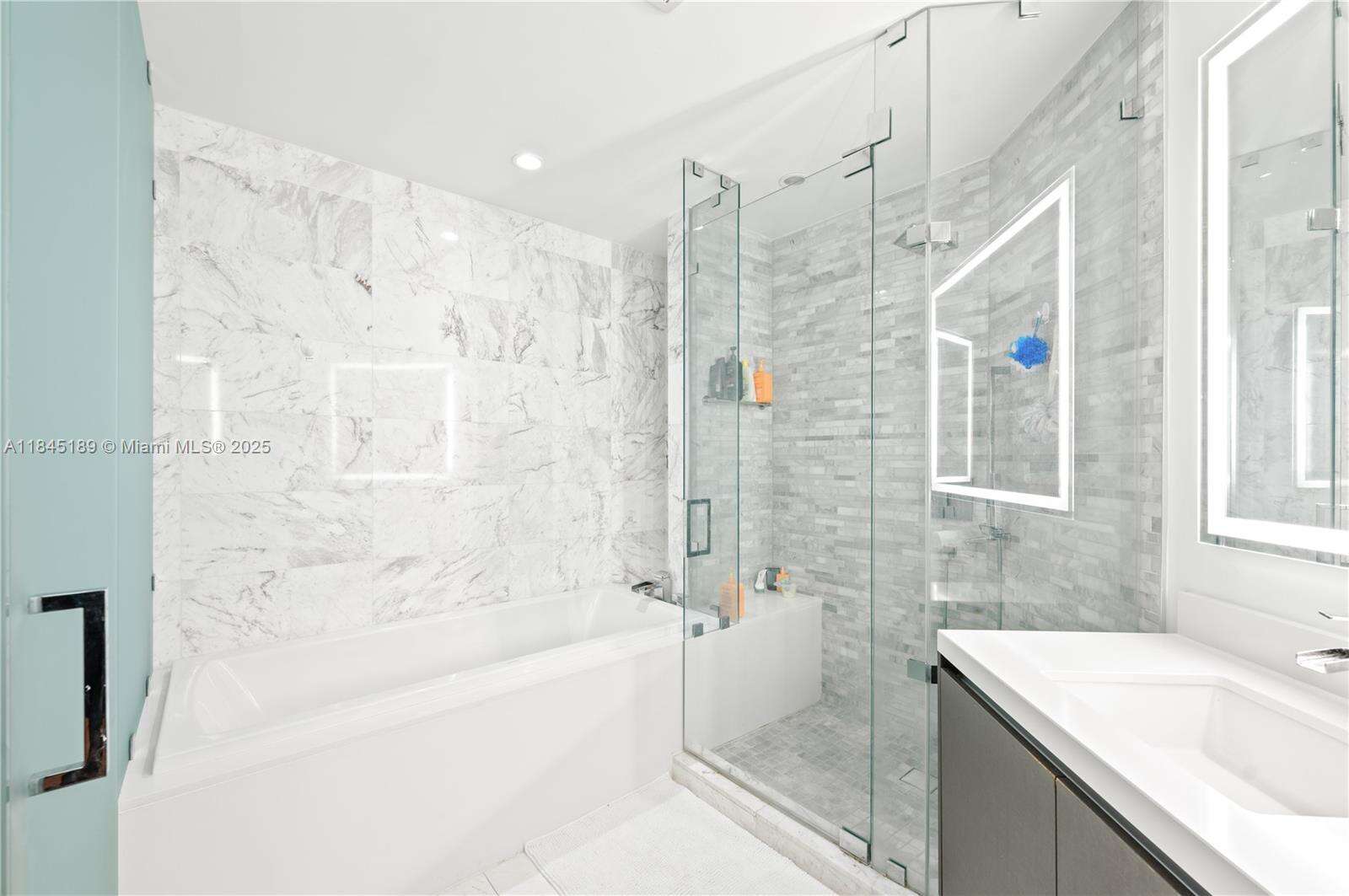 Paramount Miami Worldcenter at 851 1st Ave, Miami, FL 33132 - For Sale photo 14