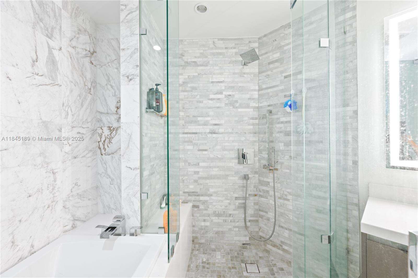 Paramount Miami Worldcenter at 851 1st Ave, Miami, FL 33132 - For Sale photo 18