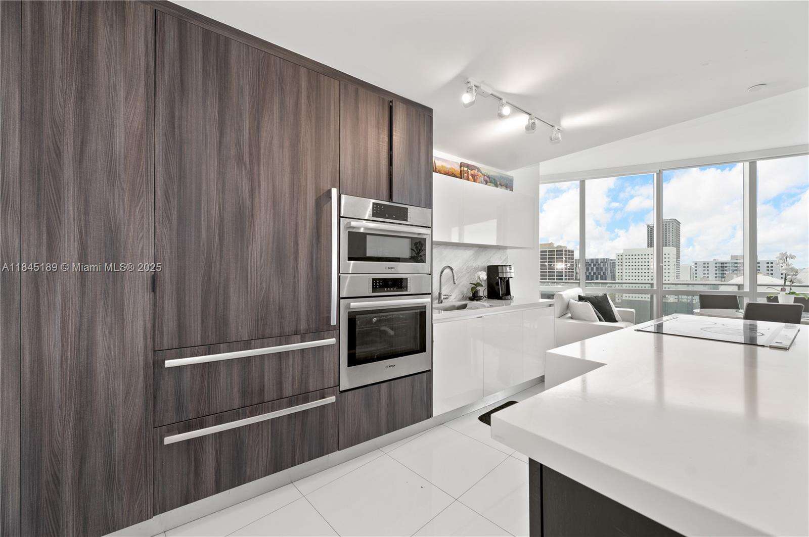 Paramount Miami Worldcenter at 851 1st Ave, Miami, FL 33132 - For Sale photo 3