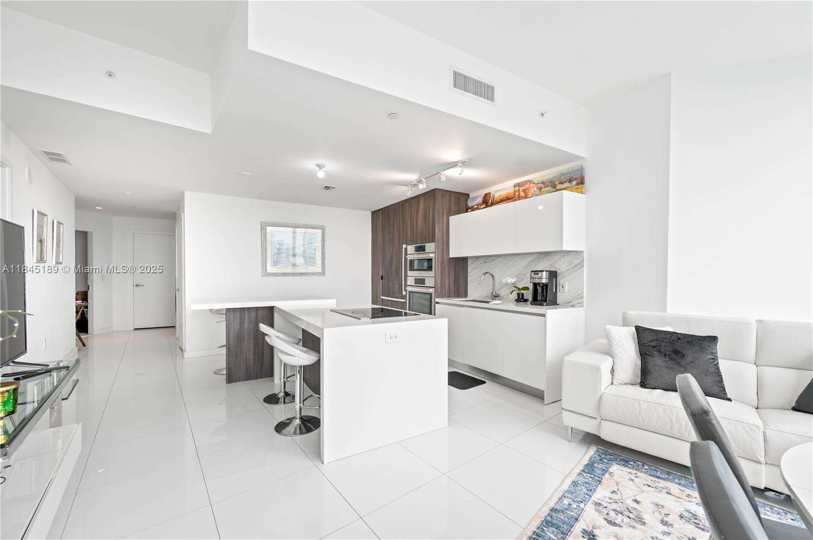 Paramount Miami Worldcenter at 851 1st Ave, Miami, FL 33132 - For Sale photo 6