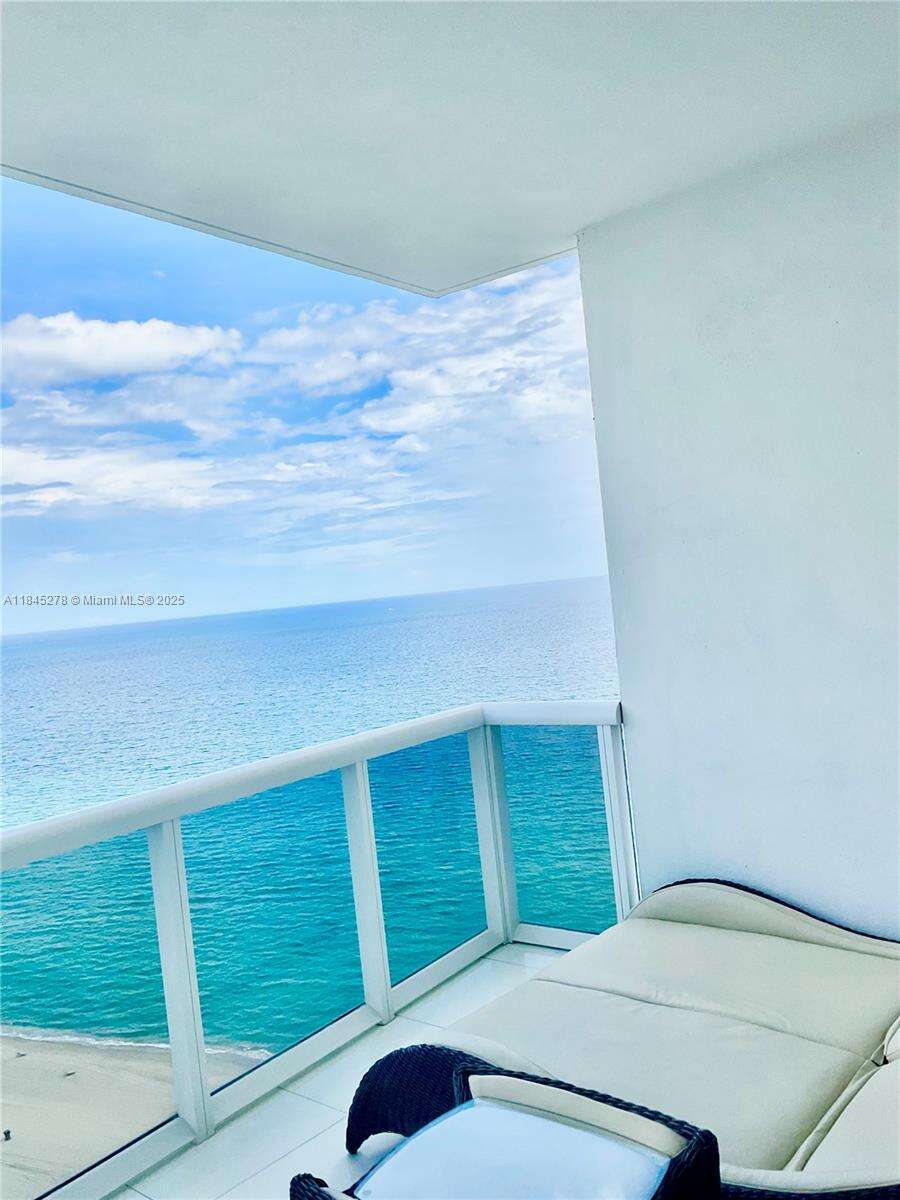 Trump Royale at 18201 Collins Ave, Sunny Isles Beach, FL 33160 - For Sale photo 2