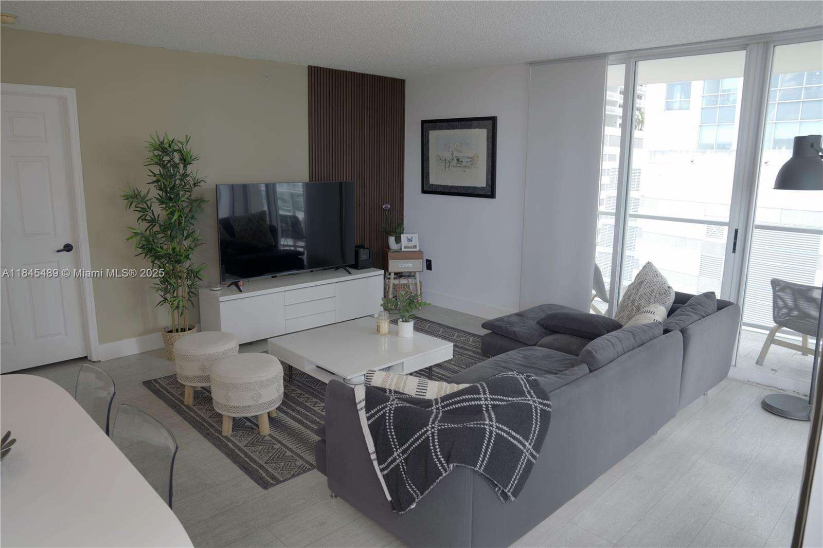 The Mark On Brickell at 1155 Brickell Bay Dr, Miami, FL 33131 - For Sale photo 2