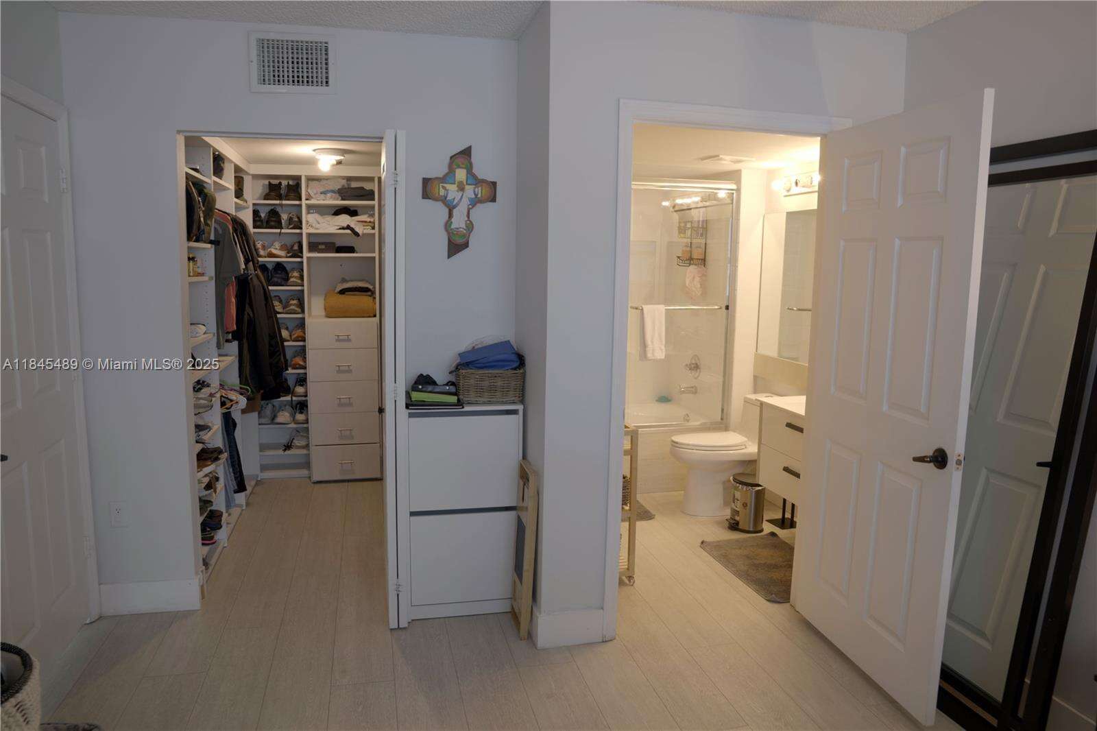 The Mark On Brickell at 1155 Brickell Bay Dr, Miami, FL 33131 - For Sale photo 13