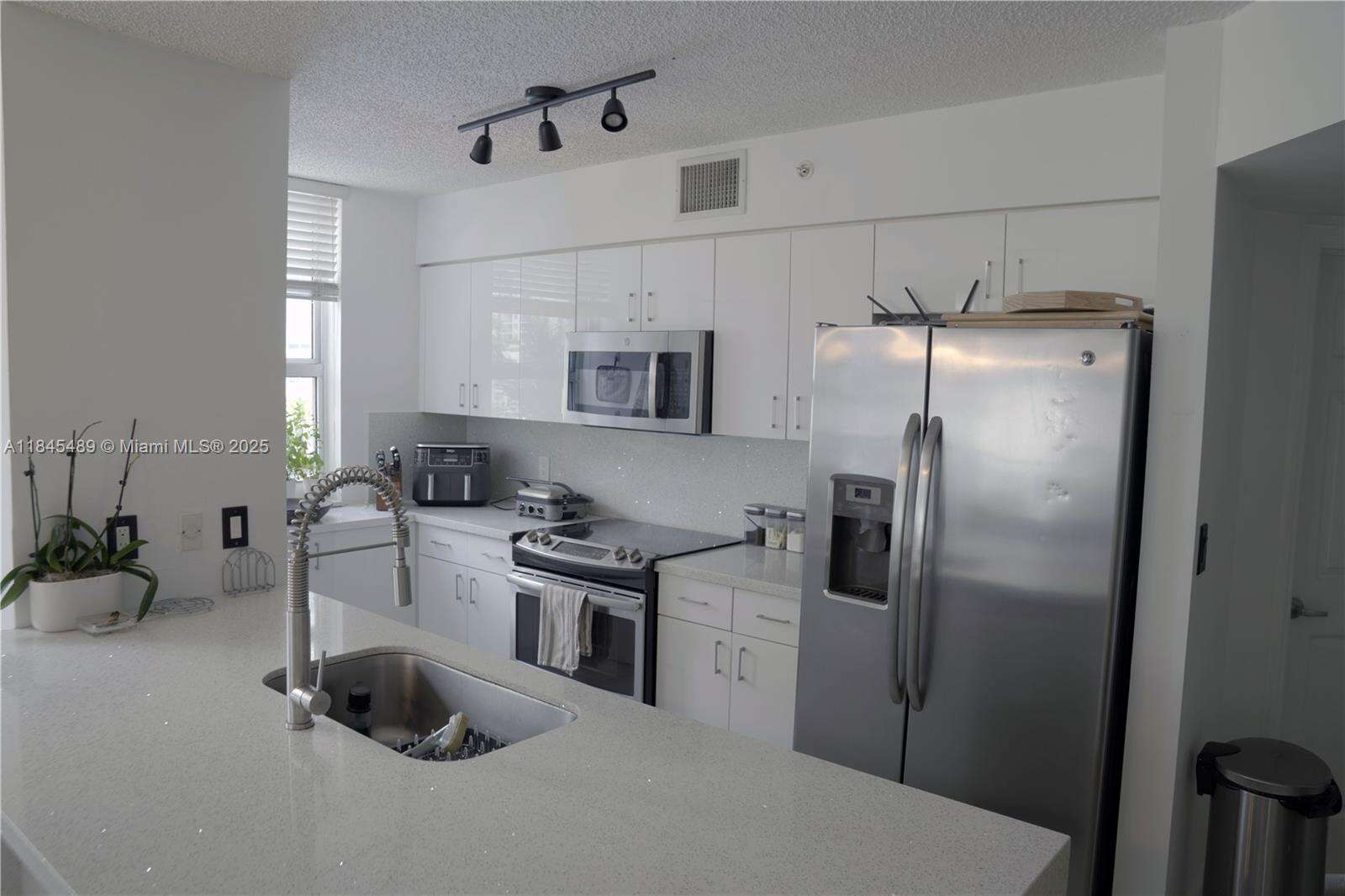 The Mark On Brickell at 1155 Brickell Bay Dr, Miami, FL 33131 - For Sale photo 19