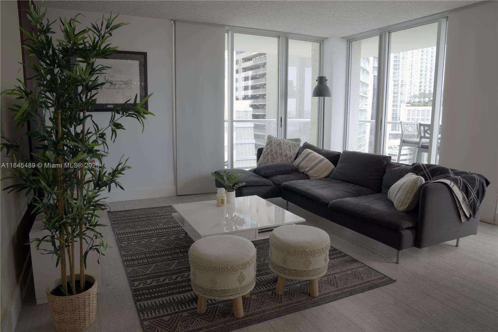 The Mark On Brickell at 1155 Brickell Bay Dr, Miami, FL 33131 - For Sale photo 3