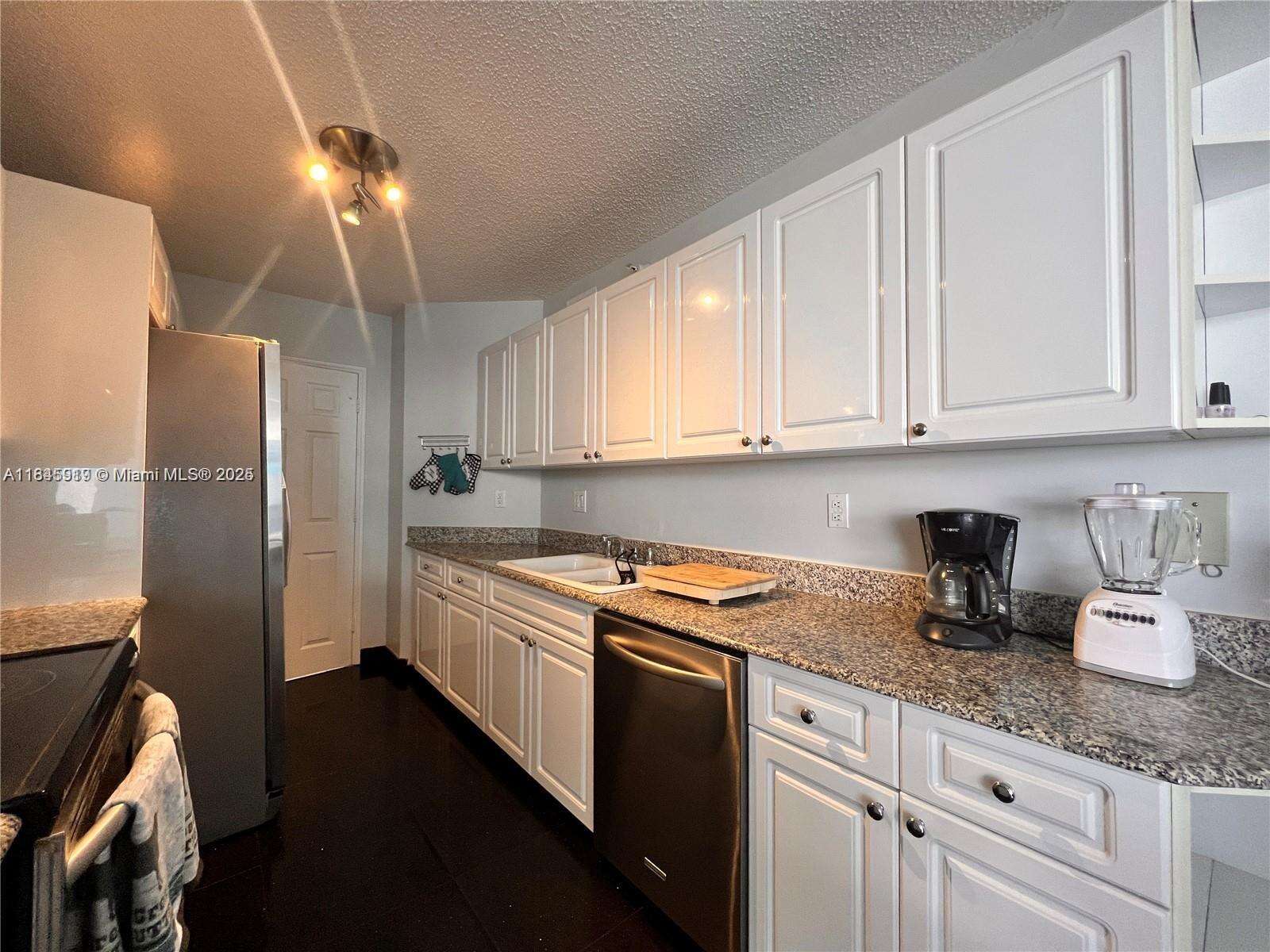 Sands Pointe at 16711 Collins Ave, Sunny Isles Beach, FL 33160 - For Sale photo 11