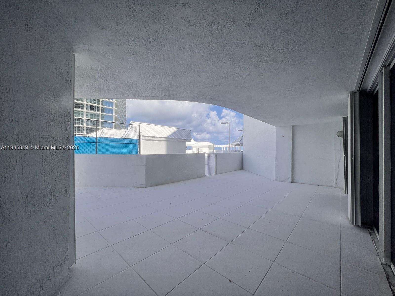 Sands Pointe at 16711 Collins Ave, Sunny Isles Beach, FL 33160 - For Sale photo 4