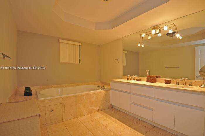 Sands Pointe at 16711 Collins Ave, Sunny Isles Beach, FL 33160 - For Sale photo 9