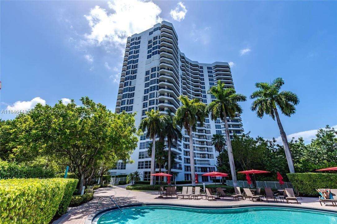 Mystic Pointe Tower 600 Condos for Sale & Rent | Picture 1