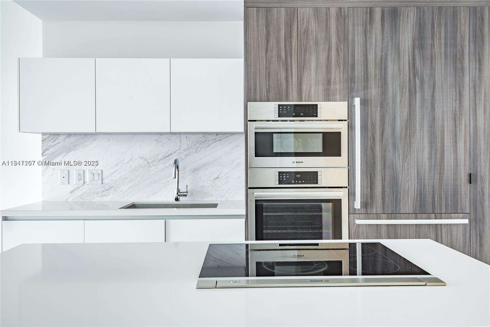 Paramount Miami Worldcenter at 851 1 Ave, Miami, FL 33132 - For Sale photo 2