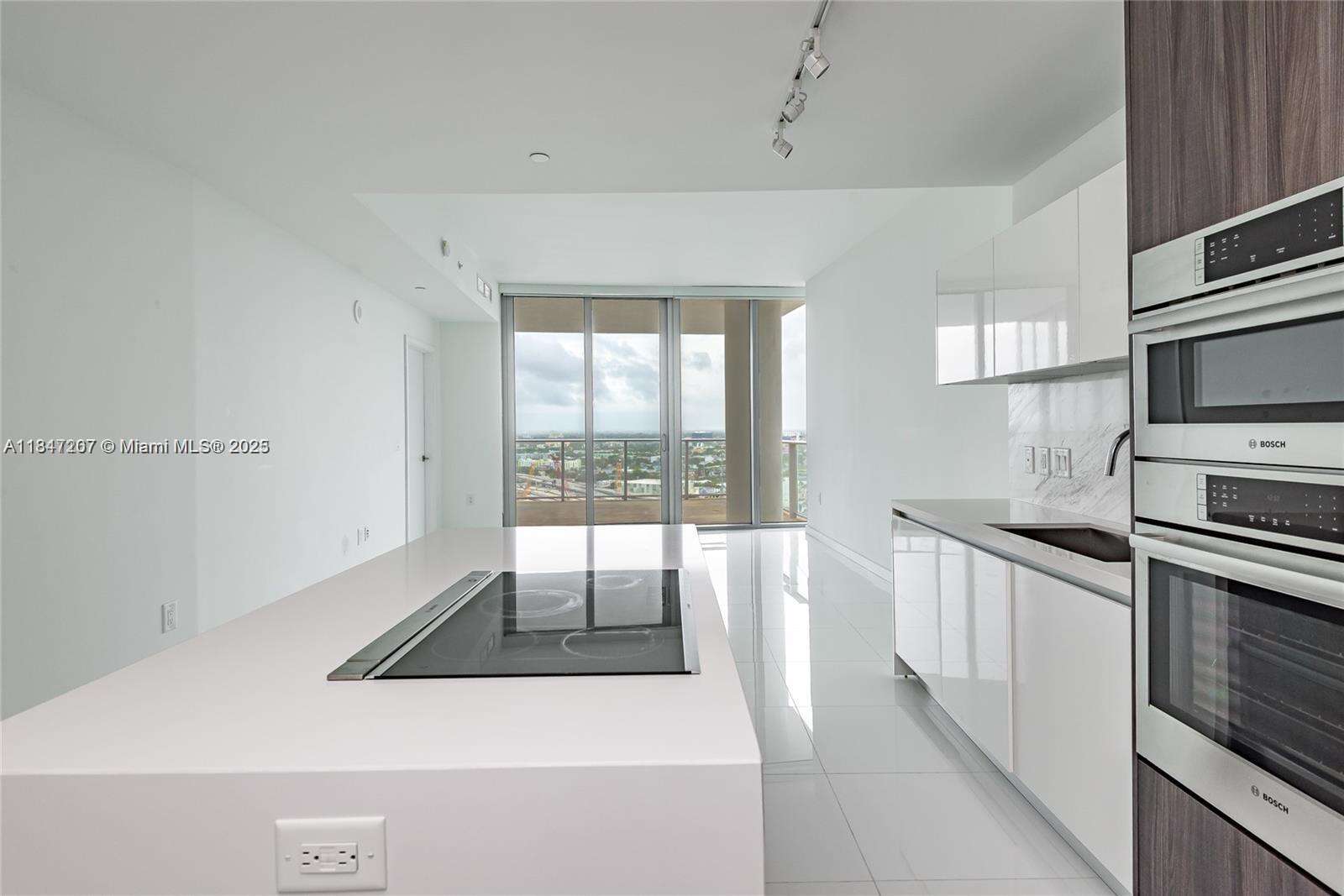 Paramount Miami Worldcenter at 851 1 Ave, Miami, FL 33132 - For Sale photo 16