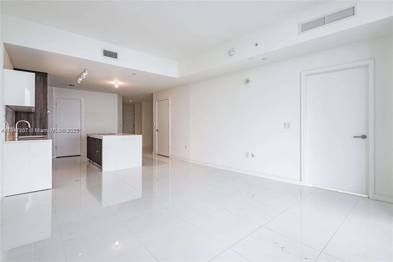 Paramount Miami Worldcenter at 851 1 Ave, Miami, FL 33132 - For Sale photo 19