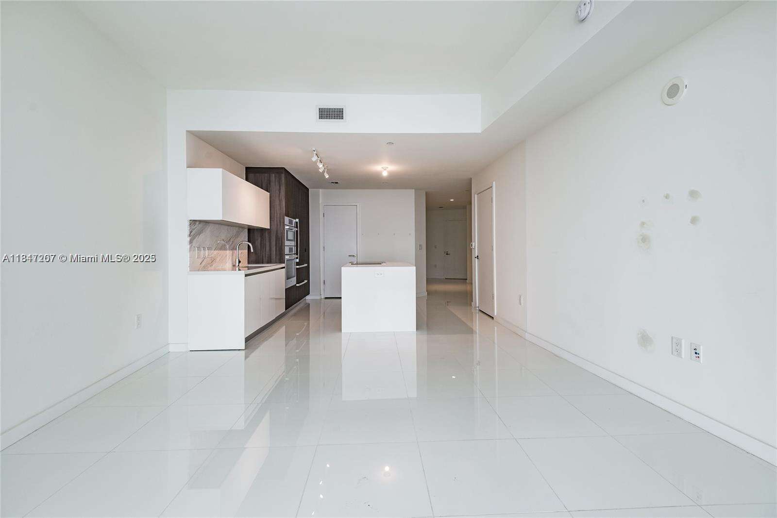 Paramount Miami Worldcenter at 851 1 Ave, Miami, FL 33132 - For Sale photo 20