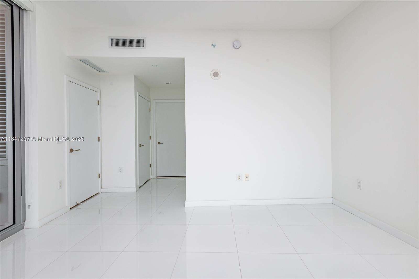 Paramount Miami Worldcenter at 851 1 Ave, Miami, FL 33132 - For Sale photo 25