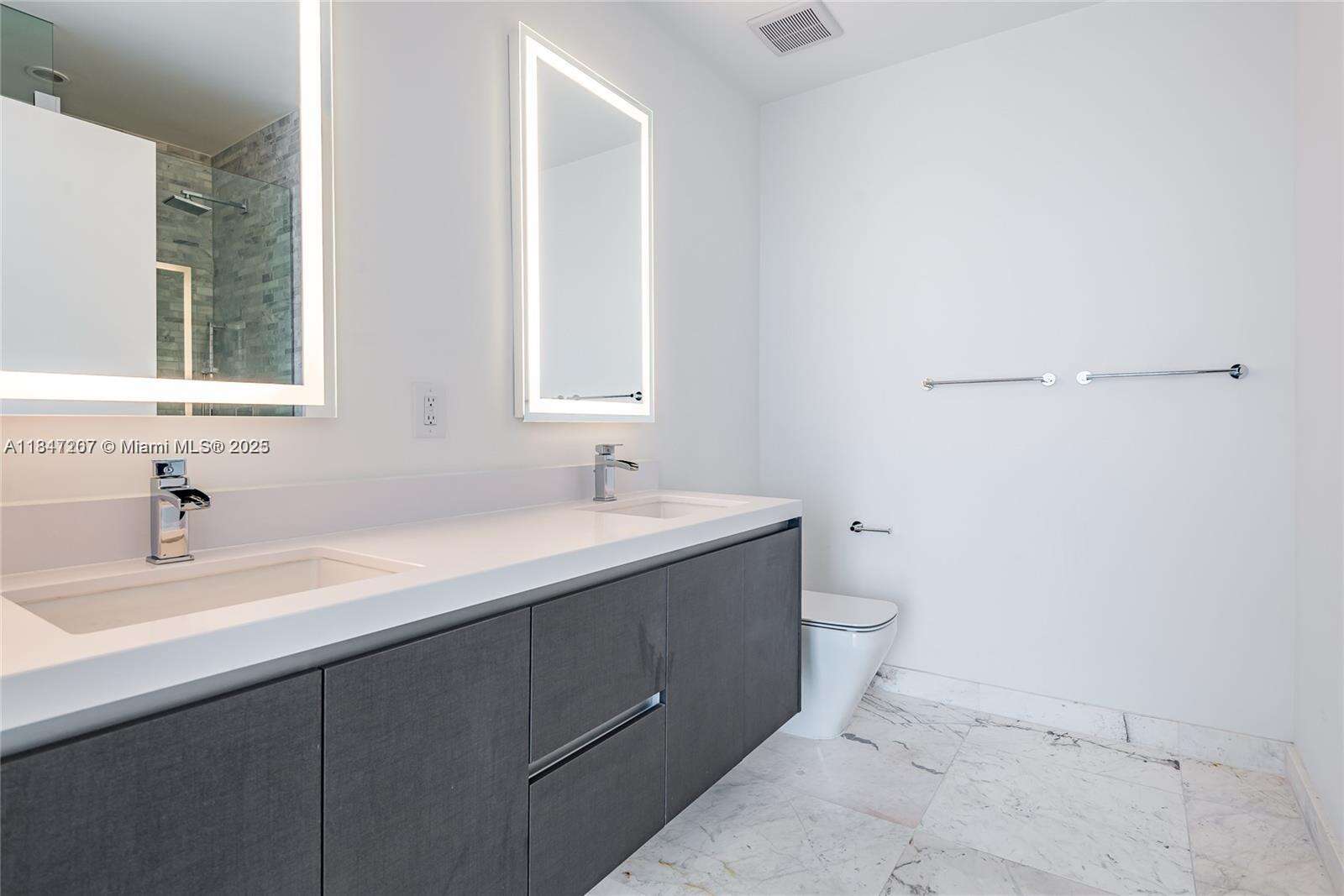 Paramount Miami Worldcenter at 851 1 Ave, Miami, FL 33132 - For Sale photo 27